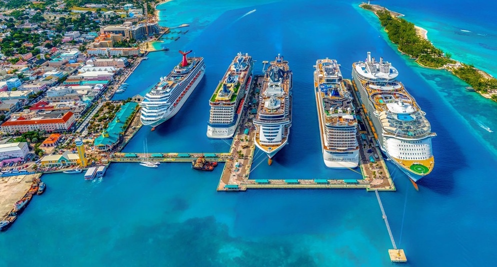 Who are the biggest companies in the cruise retail Industry